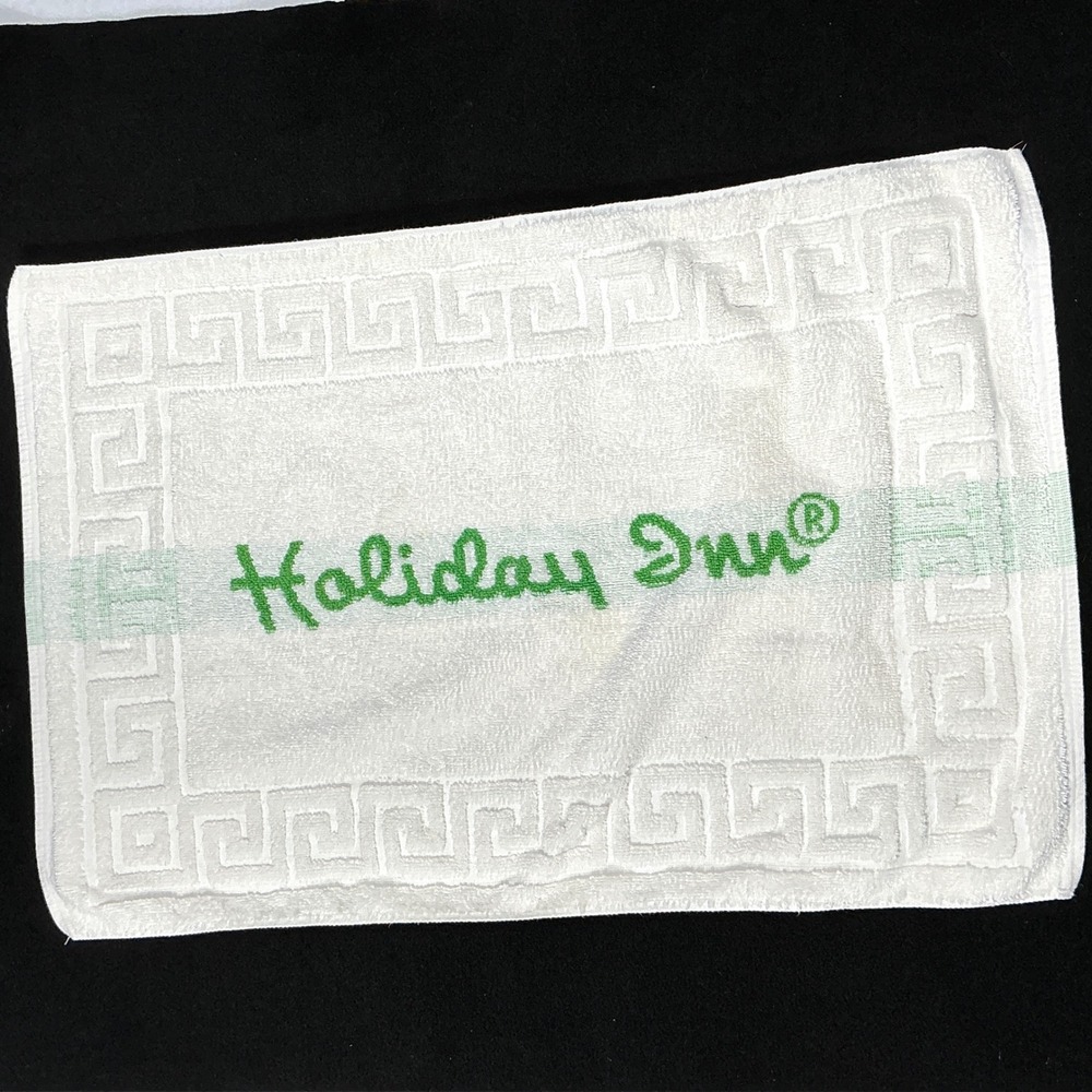 Vintage Holiday Inn Bath Mat White Green Greek Key Border Motel Hotel